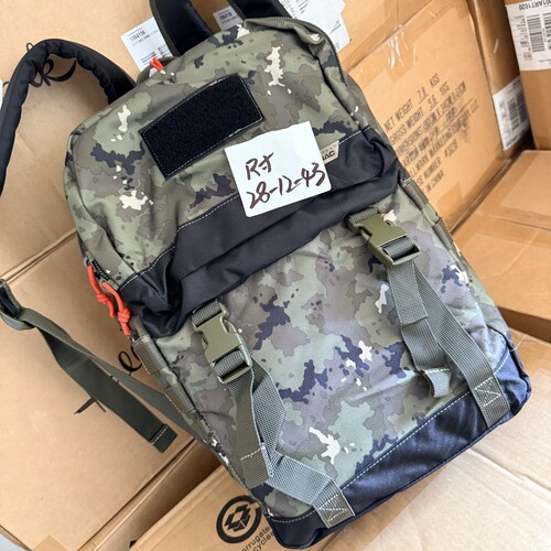 硬核 狩猎系列 防水耐磨多用户外登山包徒步背包20L战术双肩包