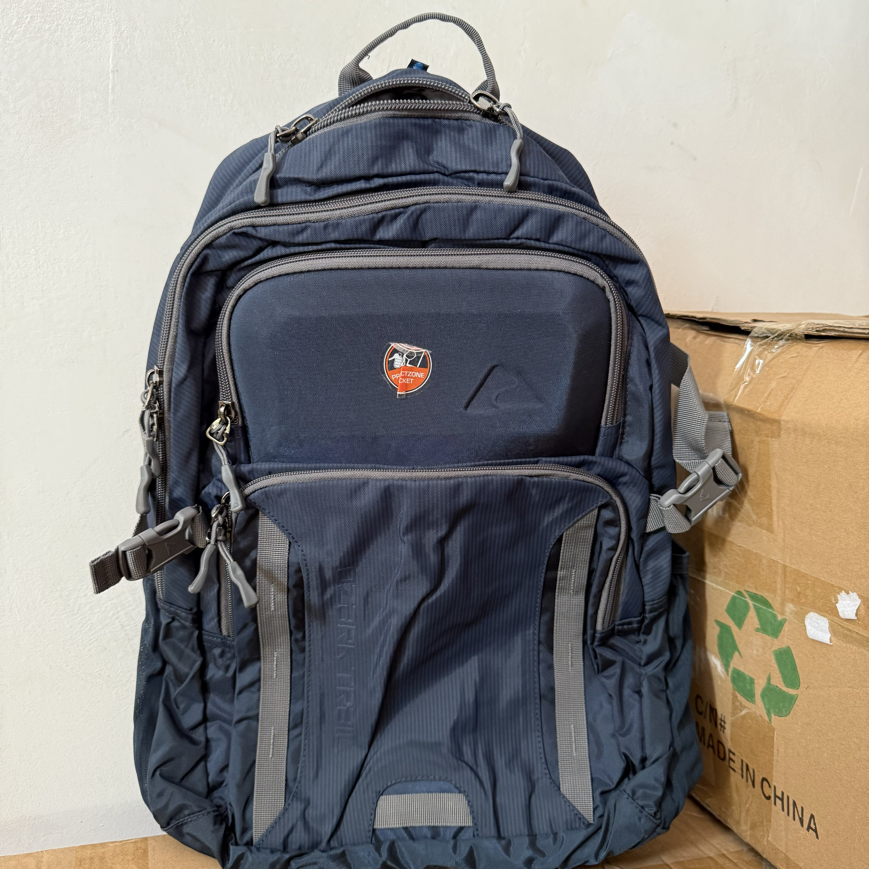 瑕疵清出K男女户外36升徒步登山包双肩背包出差旅行轻便双肩包