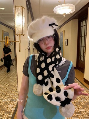 Chris 黑白波点糯糯手感毛球围巾秋冬季保暖可爱百搭针织护颈围脖