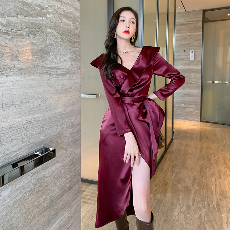 衬衫裙设计感小众收腰气质秋冬西装领绑带不规则开叉酒红色连衣裙