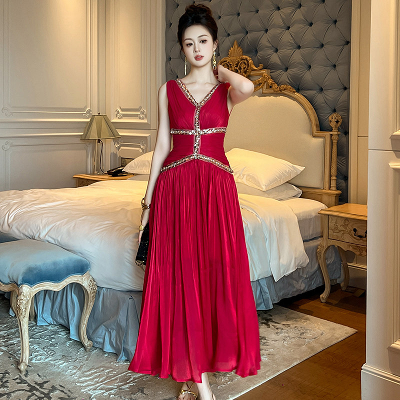 2026新款红色无袖订婚礼服女长裙高端收腰显瘦御姐夏季v领长裙子