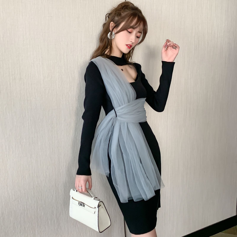 针织连衣裙女秋冬装小个子修身显身材设计感赫本风性感气质毛衣裙