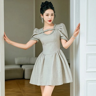 新款收腰连衣裙精致小个子女高端轻奢气质名媛高级感显瘦a字短裙