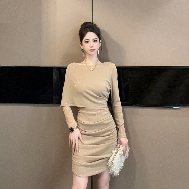 修身长袖包臀连衣裙短款2026秋款气质修身收腰冷淡系独特别致裙子