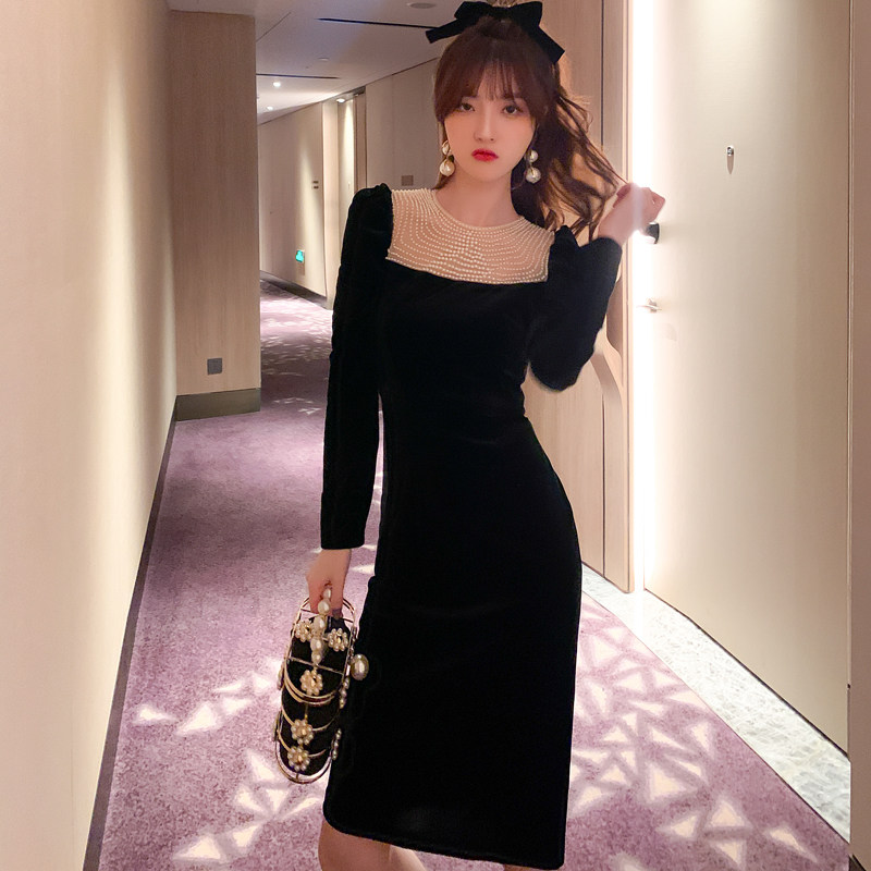 珍珠方领连衣裙长袖早春御姐黑色丝绒性感修身显瘦气质包臀中长裙