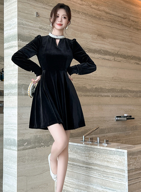 入秋黑色气质赫本风丝绒连衣裙高级感梨型身材微胖高腰a字连衣裙