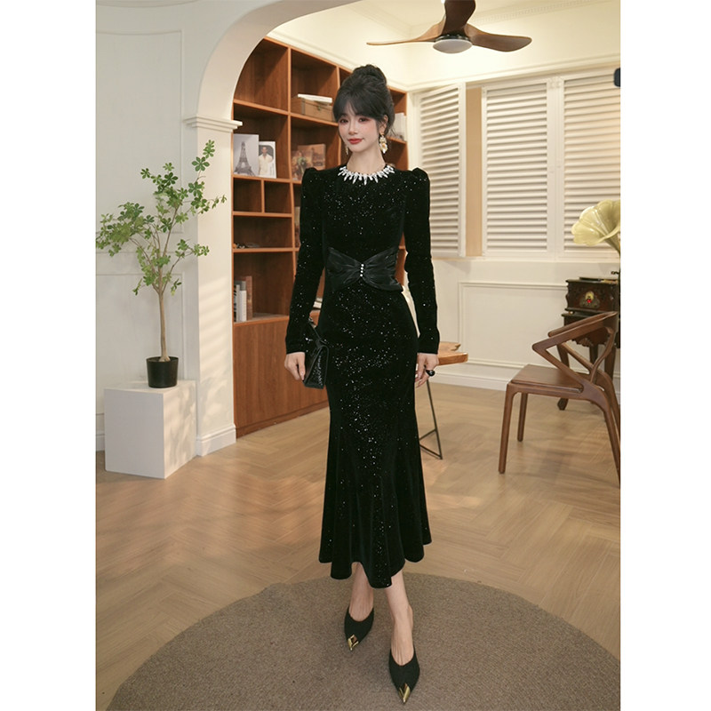 圆领钻饰包臀鱼尾长款连衣裙女重工气质修身显瘦名媛复古黑色礼服
