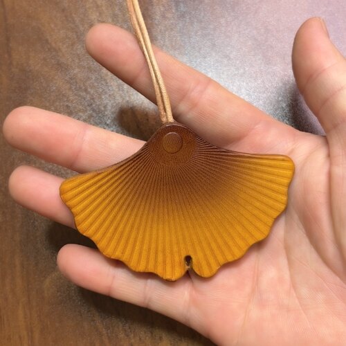 银杏叶2025新款手工头层牛皮定制挂件银杏叶包包挂件牛皮挂饰