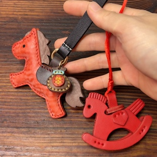 手工制作阿拉斯加雾蜡皮包挂汽车挂饰立体马包宠车饰生肖小马挂件