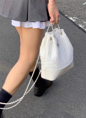 韩代潮牌the barnnet八奶小香风亮片粗呢链条抽绳水桶背包双肩包