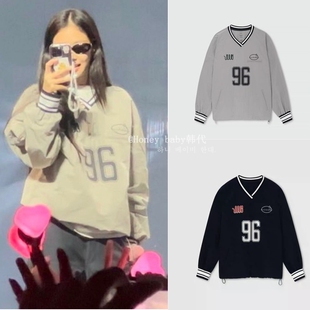 韩代潮牌JENNIE金智妮明星款Nieeh条纹边V领薄款数字美式球衣卫衣