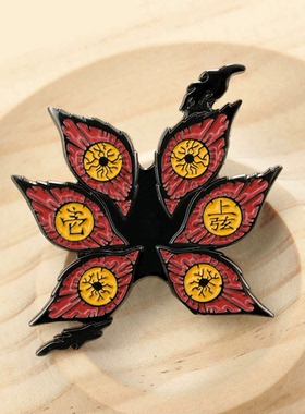 ”鬼灭之刃无限城“黑死牟上弦壹动漫周边徽章眼睛金属胸针装饰