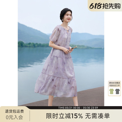 XWI欣未设计感圆领盘扣收腰连衣裙女夏季雪纺印花海边度假风长裙