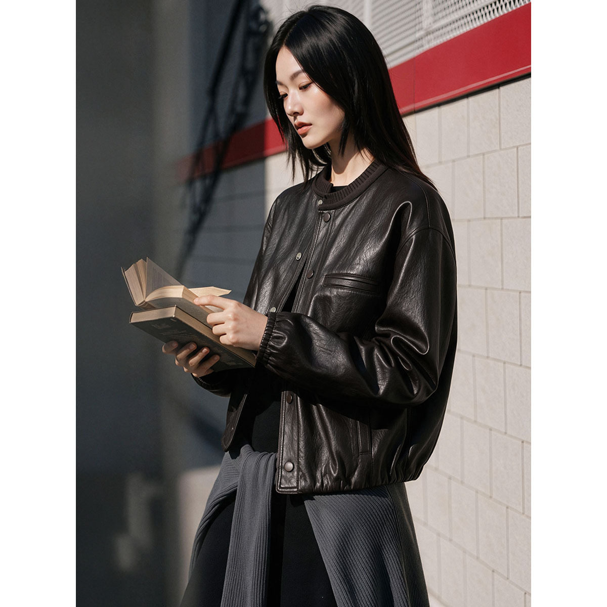 XWI欣未针织圆领通勤皮衣外套女										