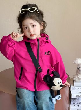 女童外套2026新款春秋款女宝宝连帽上衣米老鼠春季春装儿童冲锋衣
