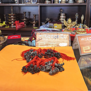 西藏桑耶莲花生大师天降金刚火雨石 天然石头打孔穿绳吊坠 拉萨发