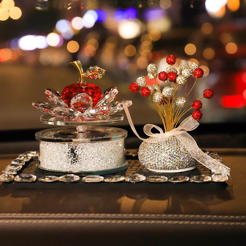 太阳能旋转水晶苹果车载摆件香水座车内装饰用品大全