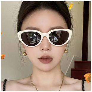 王嘉尔同款复古高级感白色框熊猫眼墨镜女款潮酷防紫外线太阳眼镜