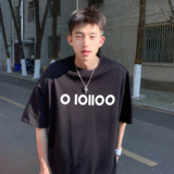 黑色