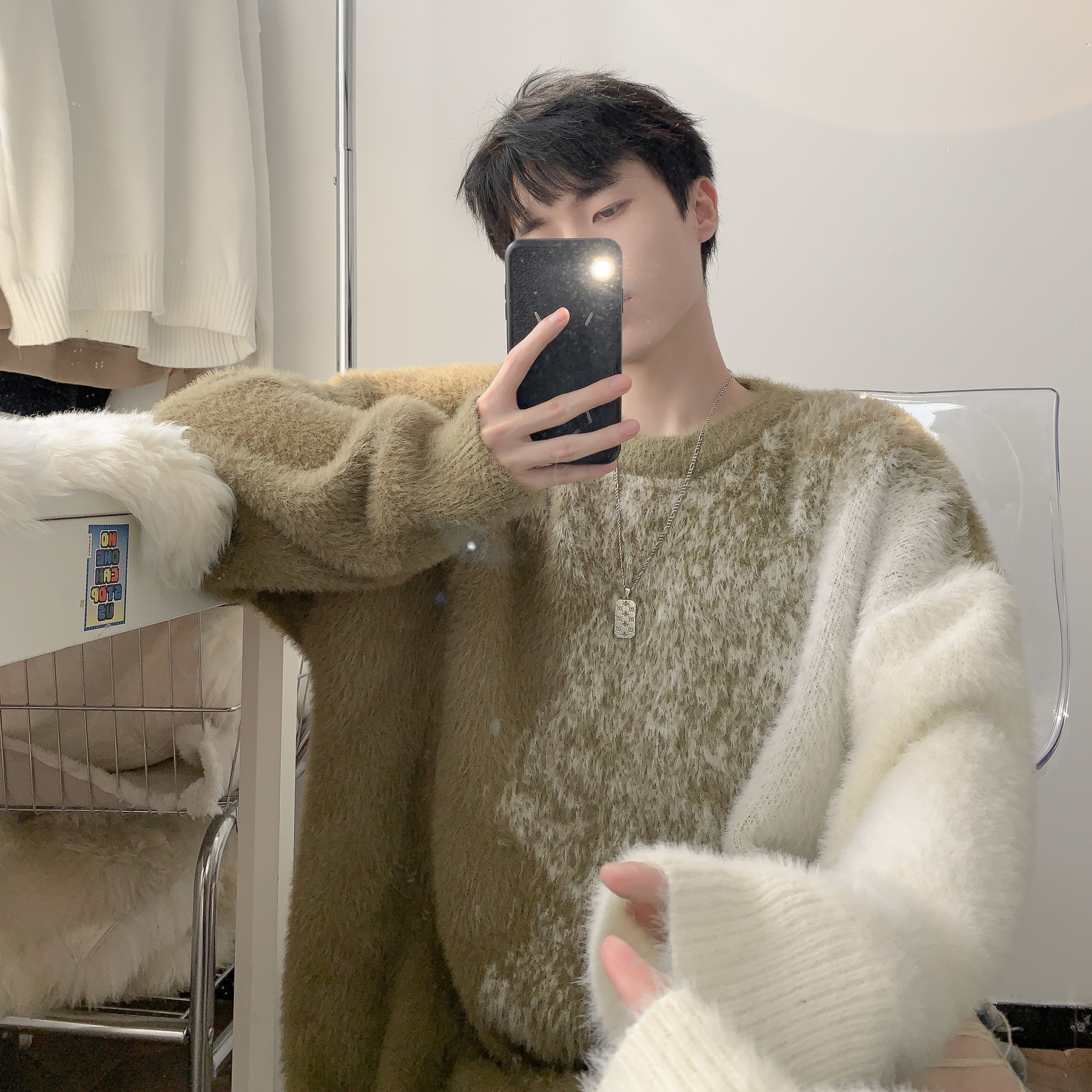 潮流渐变色貂毛圆领毛衣A425-M26619-P78控98面料聚酯，男装针织衫/毛衣，电商A425