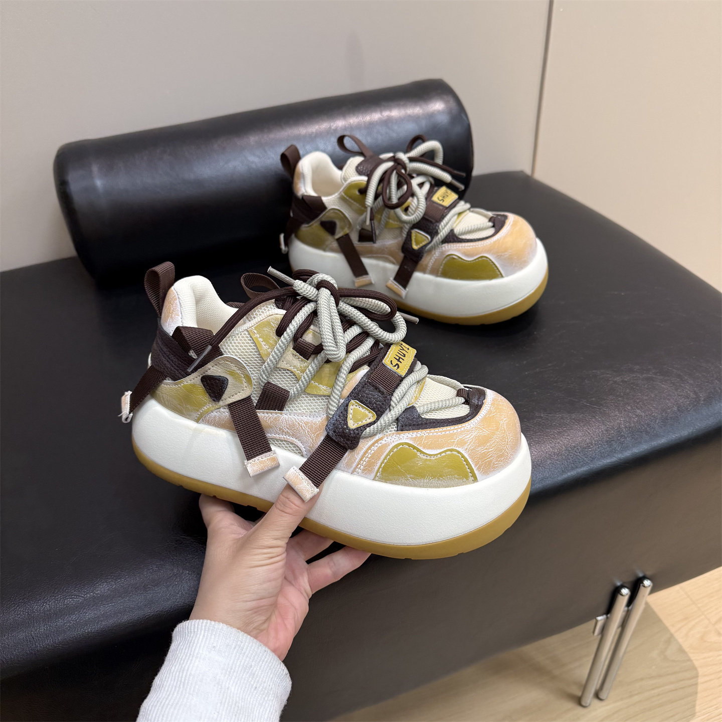 2026早春新款ins潮鞋网红炸街款休闲鞋时尚百搭软底拼色运动鞋女