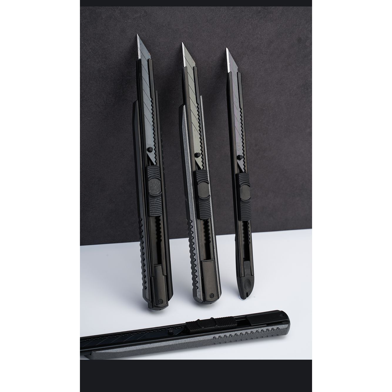 美工刀小型艺术生小刀手工裁纸墙纸壁快递刀小号美术课雕刻用批