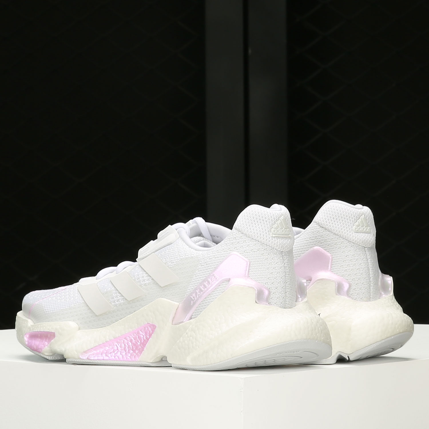 阿迪达斯正品新款女子运动跑步鞋