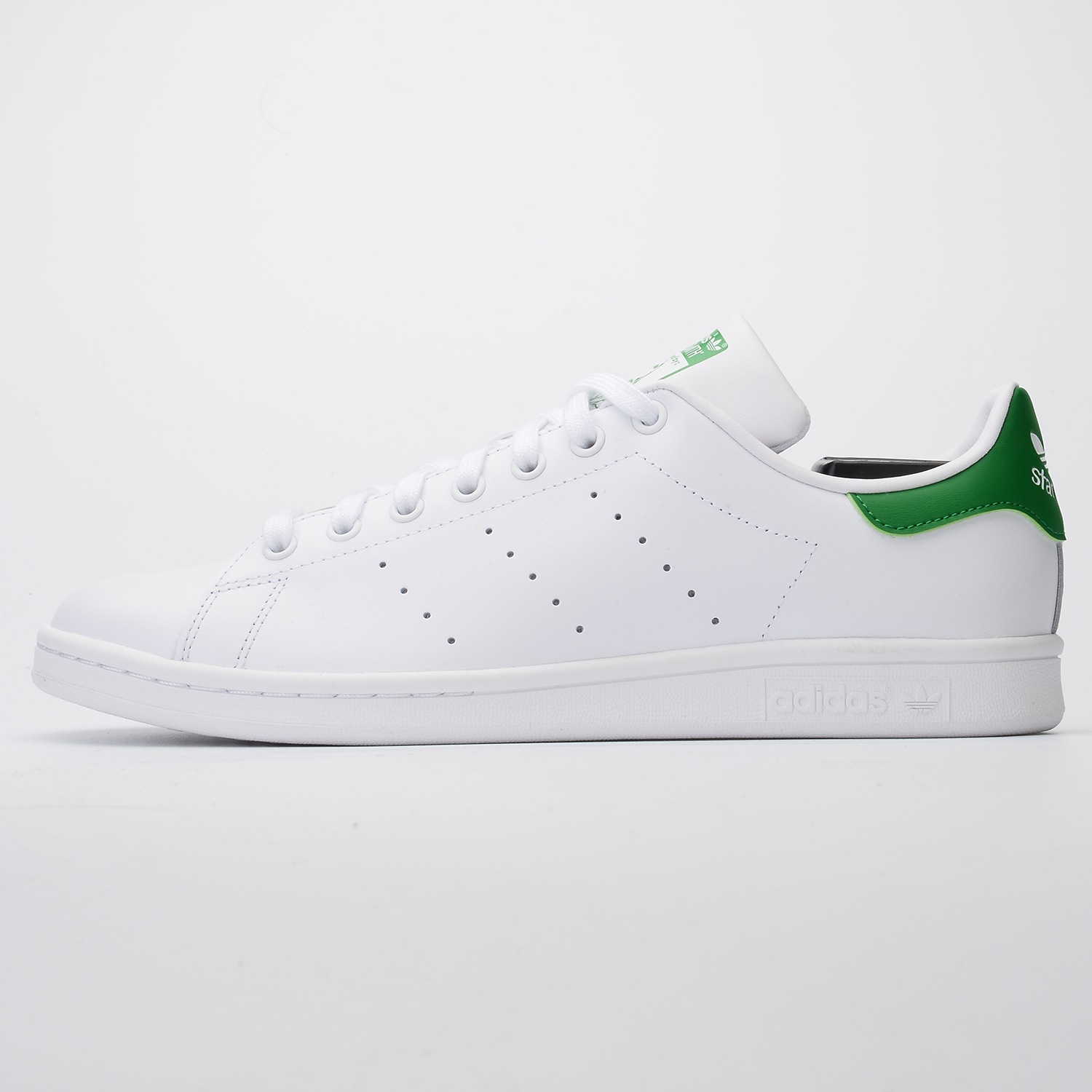 阿迪达斯经典休闲板鞋