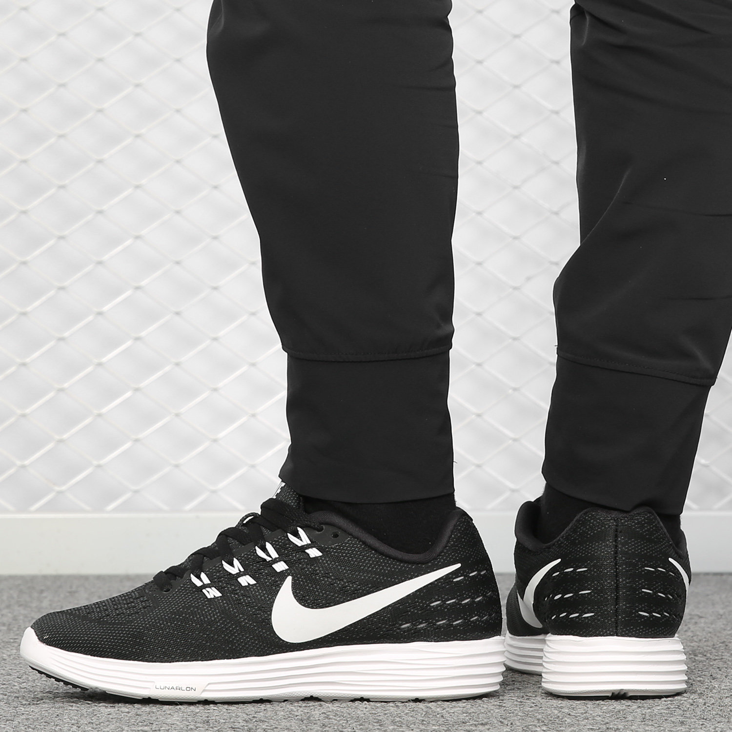 Nike/耐克正品登月9飞线气垫轻便透气女子休闲运动跑步鞋818098