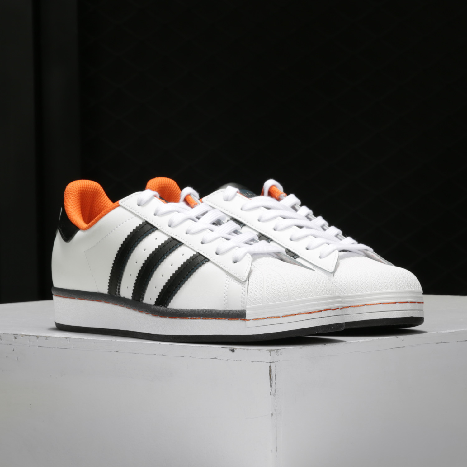 阿迪达斯正品中性贝壳头休闲鞋