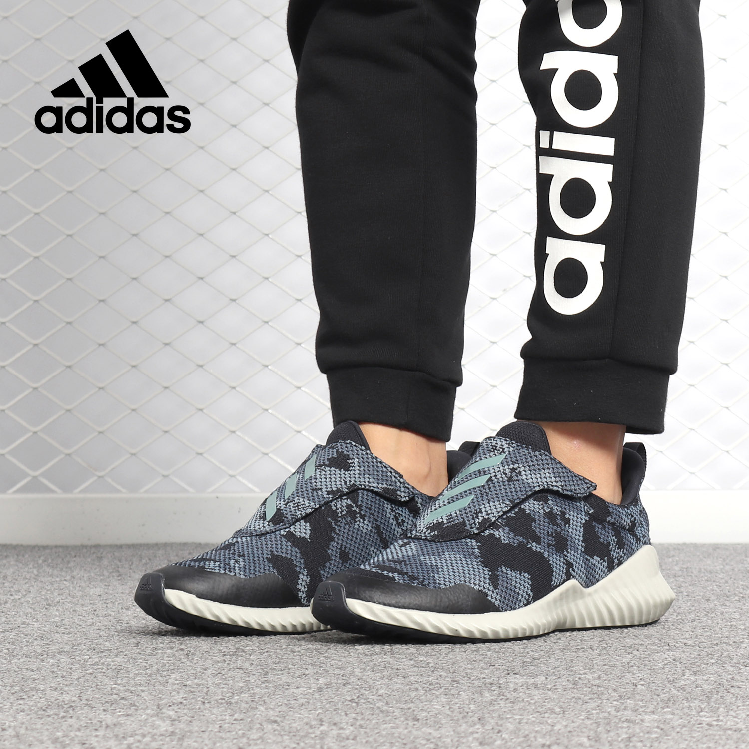 阿迪达斯男女童魔术贴休闲运动鞋