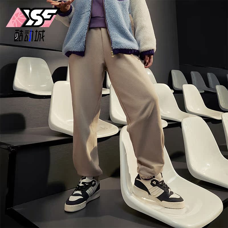 Adidas/阿迪达斯正品冬季新款女子宽松束脚运动长裤IN1029