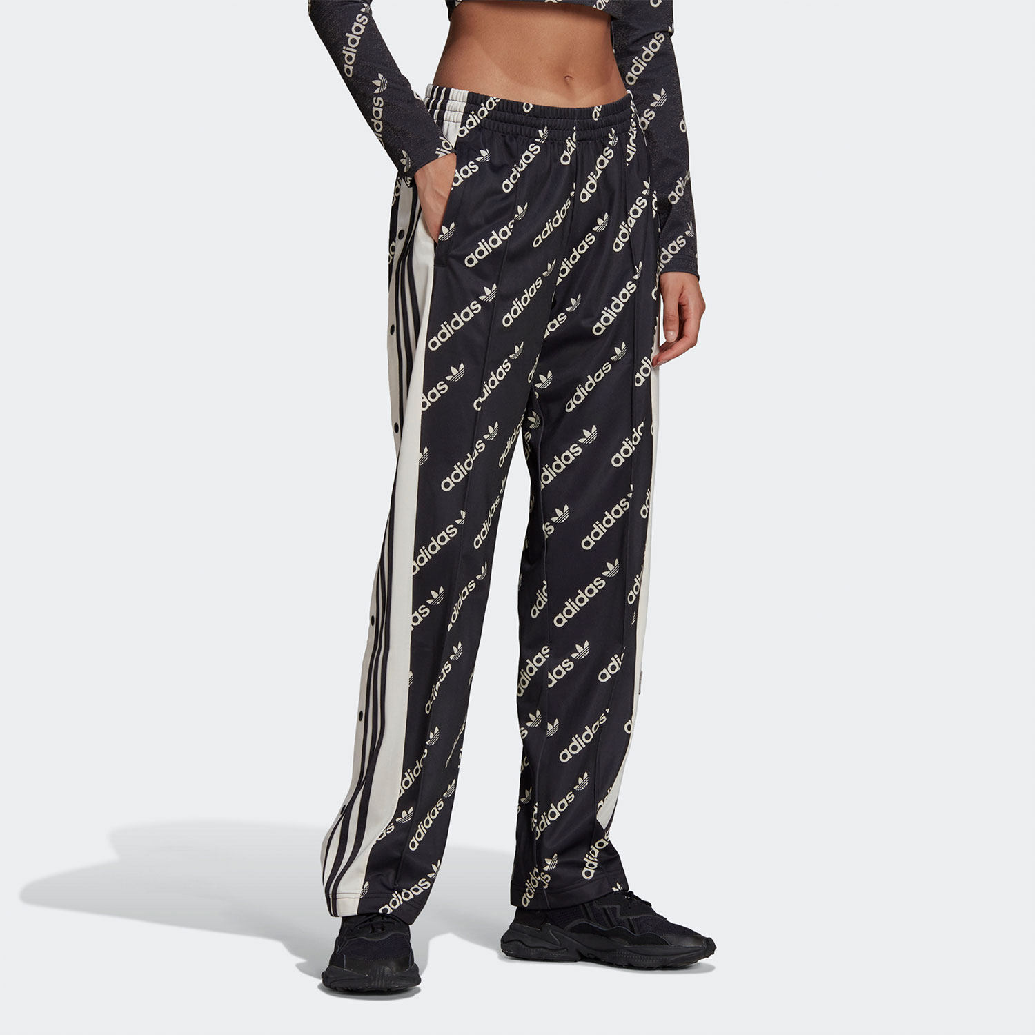 Adidas/阿迪达斯正品三叶草女子时尚速干排扣宽松运动长裤HM4883