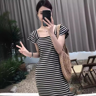 夏季 高级感条纹方领连衣裙女气质显瘦露锁骨裙子女 新款 法式