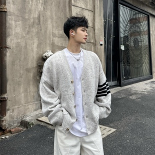 飞型记慵懒风毛衣2025新款男士针织开衫雪花点宽松休闲v领外套