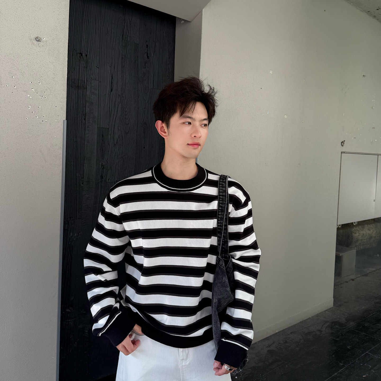 飞型记慵懒风黑白条纹圆领针织衫男长袖毛衣秋季新款百搭上衣图片