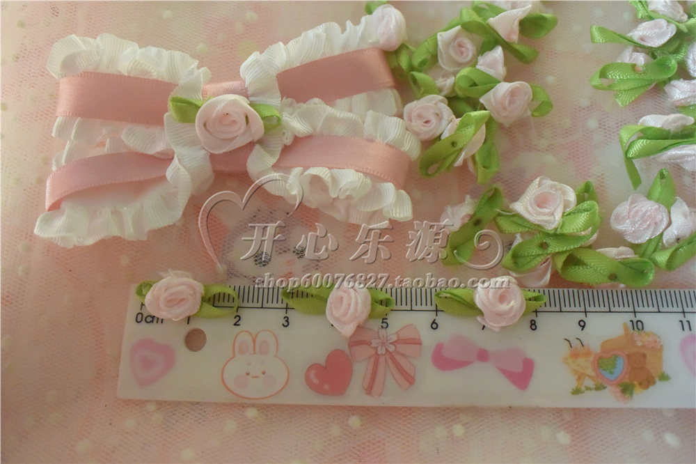 20个好看的浅粉色丝带拧的小玫瑰花仔带绿叶子辅料看图片上尺寸