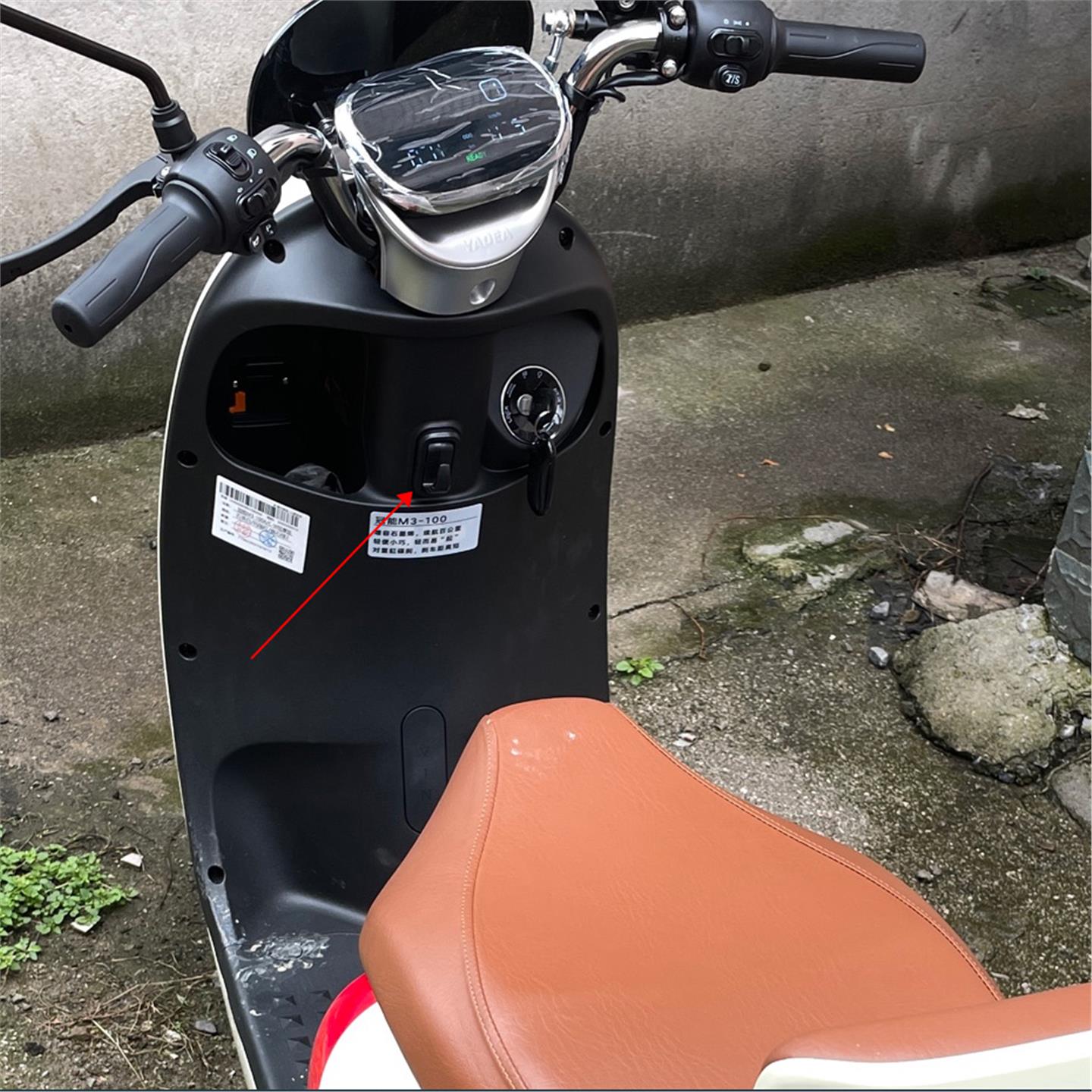 雅迪电动车M3 M5 M6 E6 E8 T2DT3 DE8 V30 DQ6 DV6隐藏式挂钩