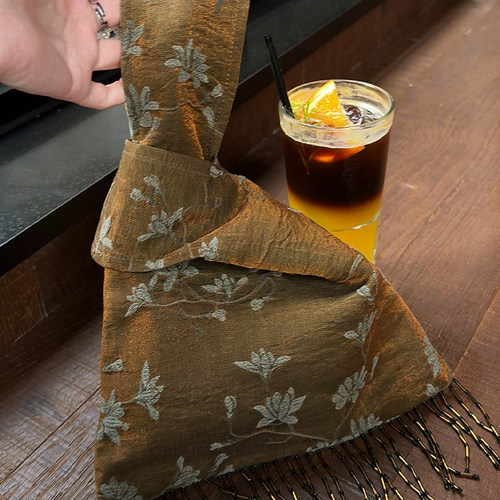新中式鎏金玉兰手拎包高级感
