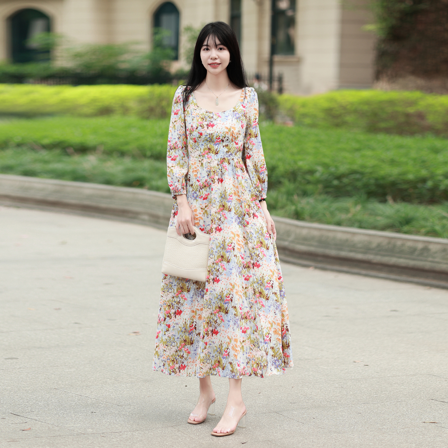 碎花连衣裙女露背系带设计长裙