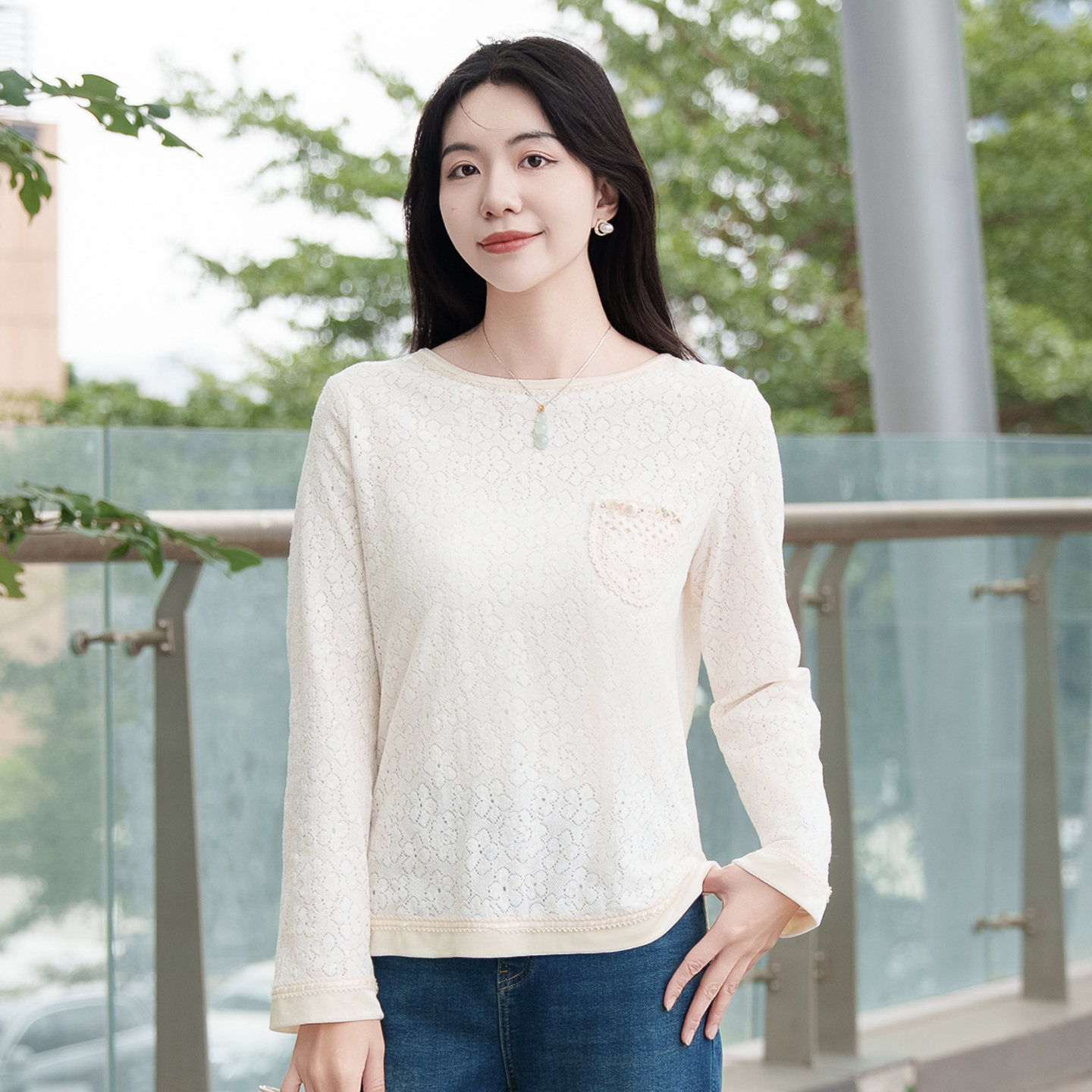 蕾丝镂空长袖衬衫女宽松圆领
