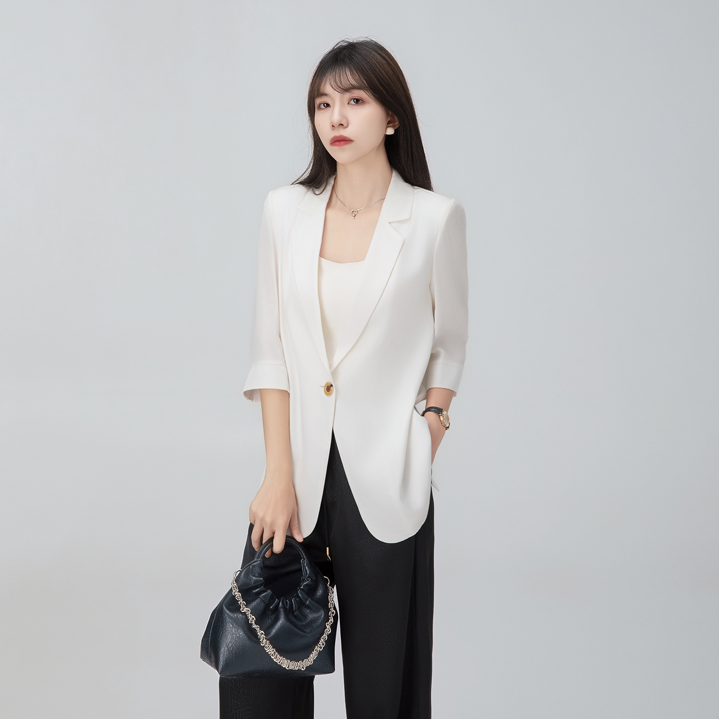 五丁目衣舍2025新款女夏季薄款白色西装外套上衣47707040