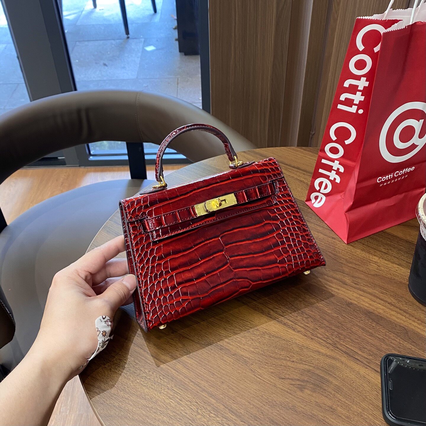 2025新款鳄鱼纹轻奢单肩包包女真皮女包手提包简约气质斜挎凯莉包