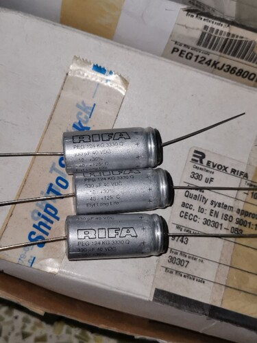 40V330UF/40V RIFA力法PEG124系轴向电解电容器 16*35