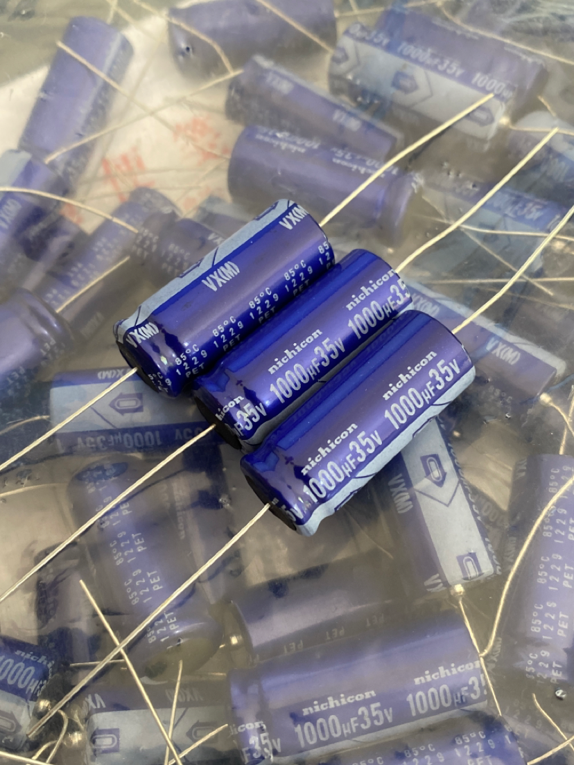 35V1000UF轴向电容器
