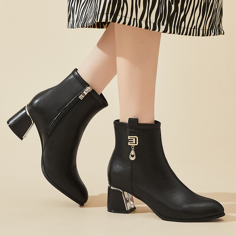 黑色马丁靴女款英伦风2025新款秋冬季粗跟短靴方头拉链时尚瘦瘦靴