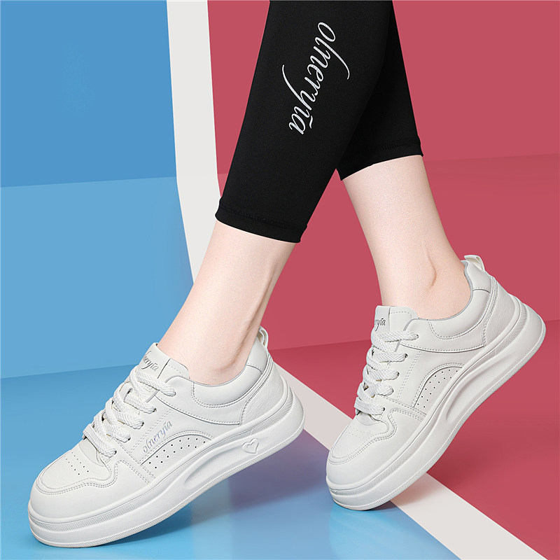2026新款春秋季厚底板鞋女款爆款小白鞋子休闲鞋软底不累脚运动鞋