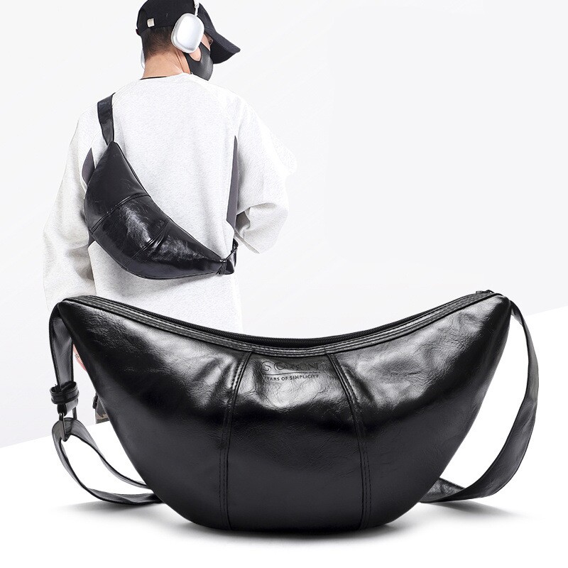 A man新款小众设计感饺子包男生潮牌胸包斜挎包牛角质男包单肩包