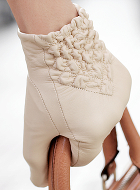 凡高真皮手套女羊皮手套触控屏秋冬骑开车保暖加绒修手薄短款9271