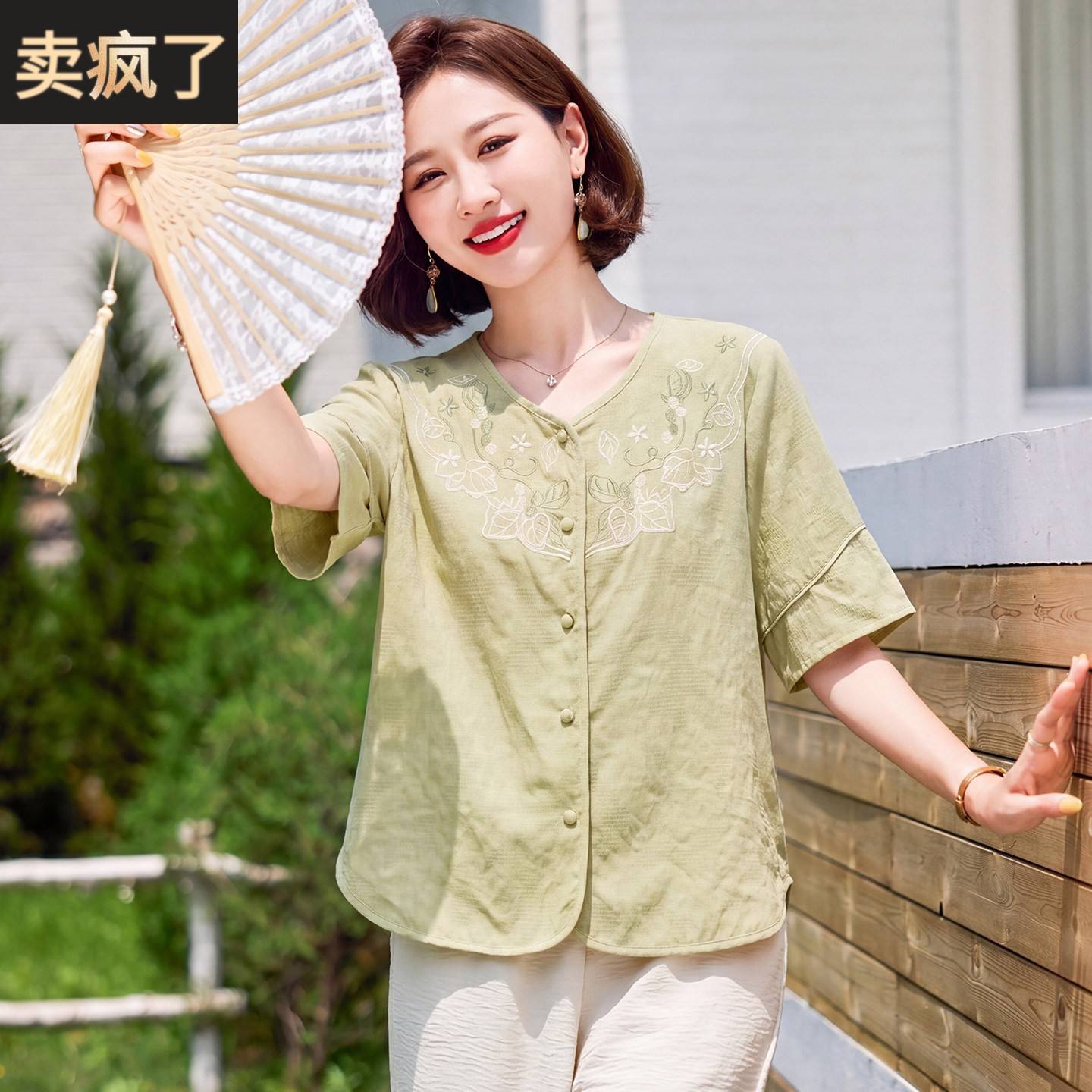 妈妈休闲薄款短袖衬衫中年女装夏装新款T恤中老年夏季大尺码上衣